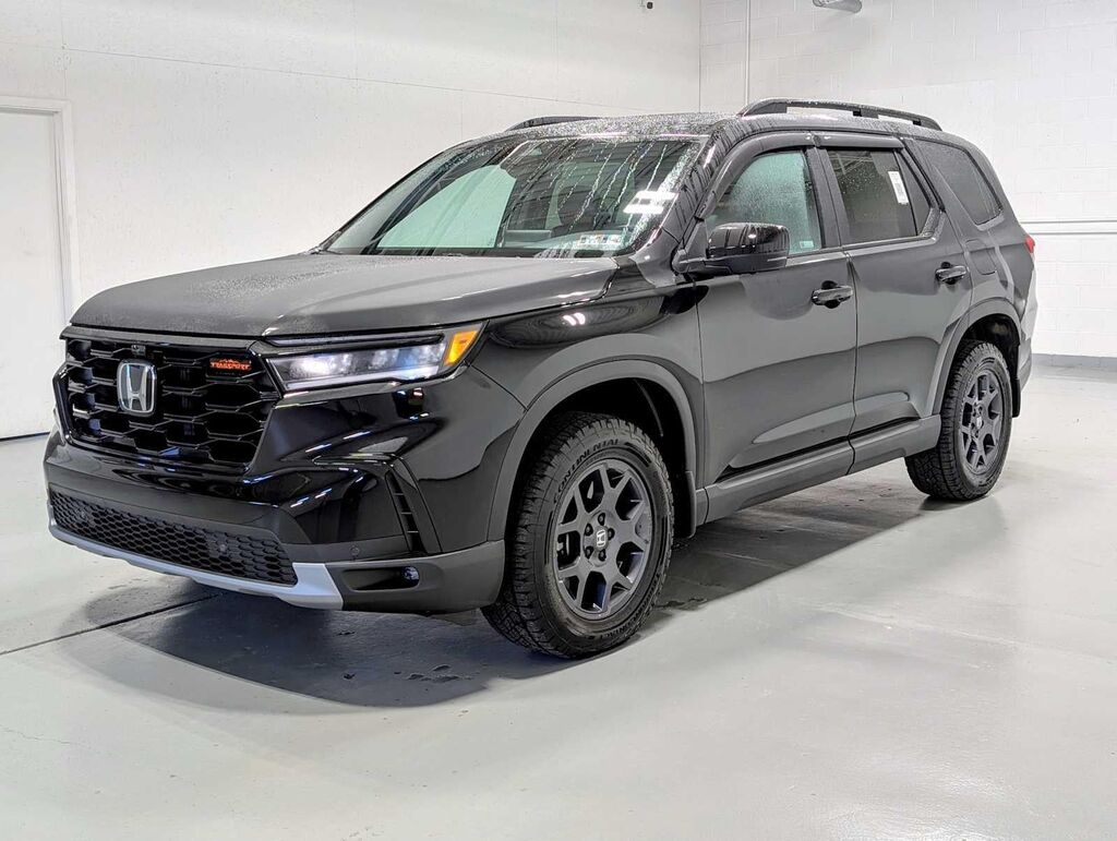2025 Honda Pilot TrailSport — photo 1 of 13