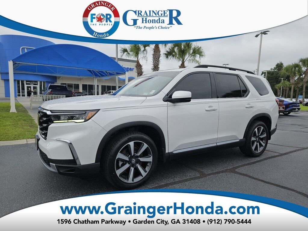 2023 Honda Pilot Touring — photo 1 of 13