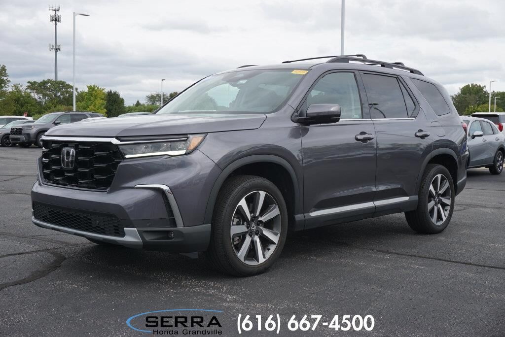 2024 Honda Pilot Touring — photo 1 of 13