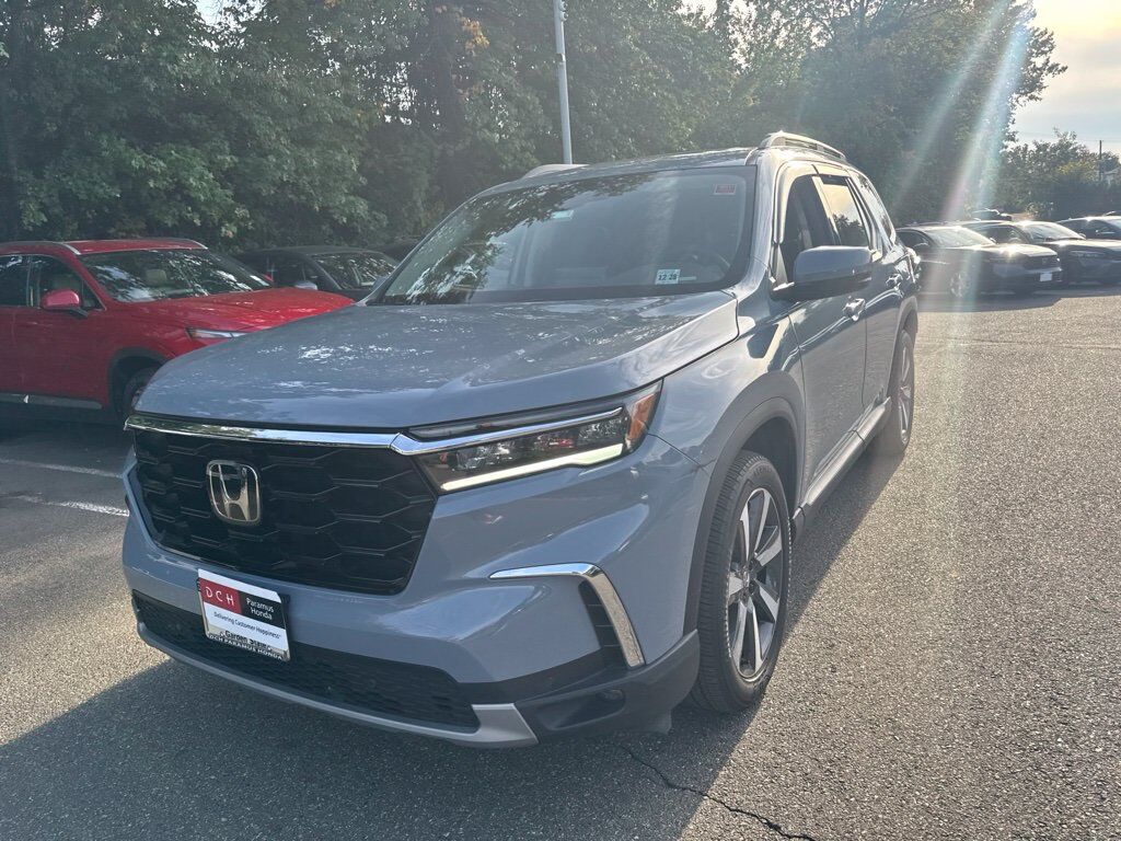 2024 Honda Pilot AWD TRG — photo 1 of 7