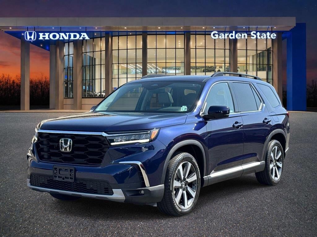 2024 Honda Pilot Touring — photo 1 of 13