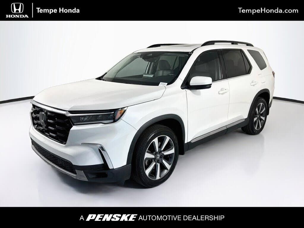2025 Honda Pilot Touring — photo 1 of 1