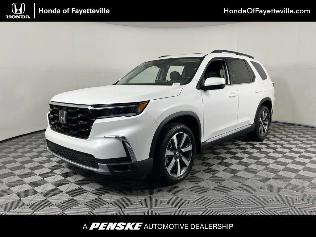 2025 Honda Pilot Touring — photo 1 of 13