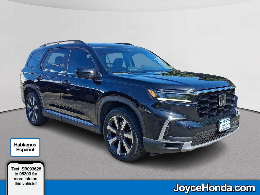 2025 Honda Pilot Touring — photo 1 of 13