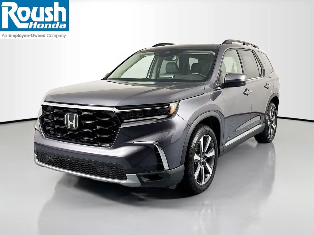 2023 Honda Pilot Touring — photo 1 of 26