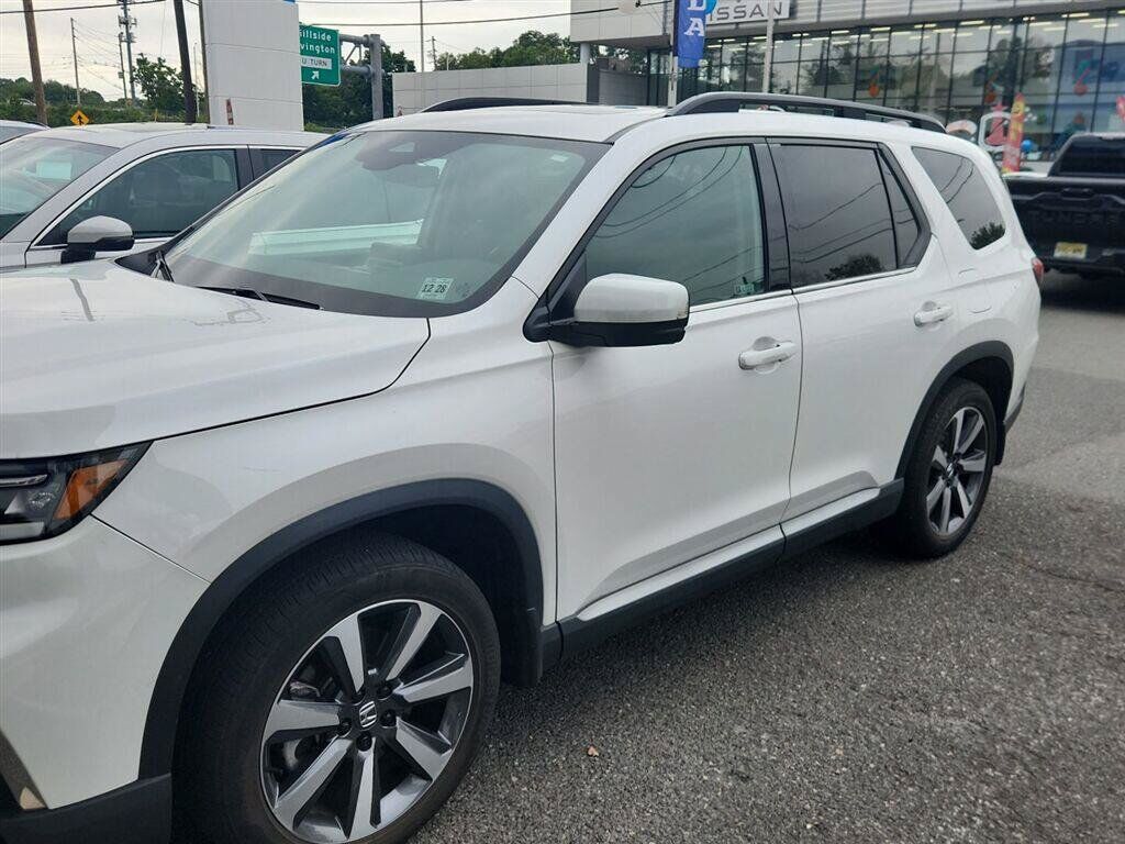 2024 Honda Pilot AWD TRG — photo 1 of 5