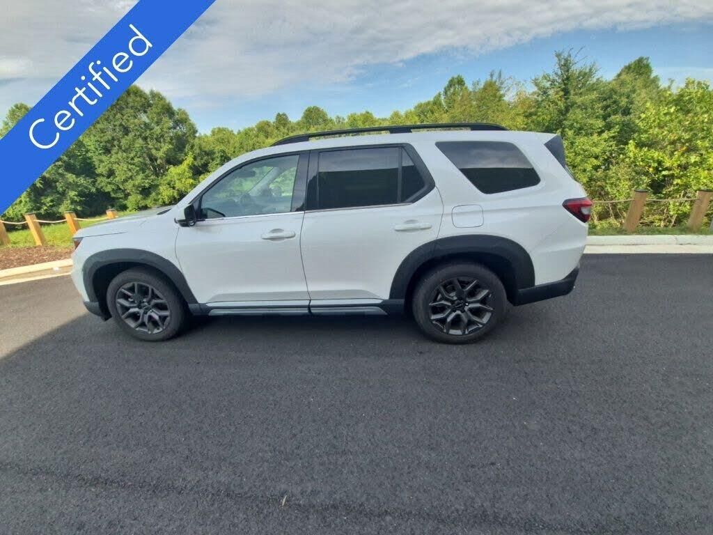2024 Honda Pilot Touring — photo 1 of 1