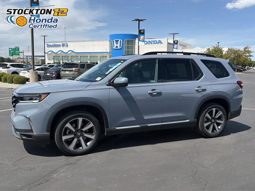 2024 Honda Pilot Touring — photo 1 of 26
