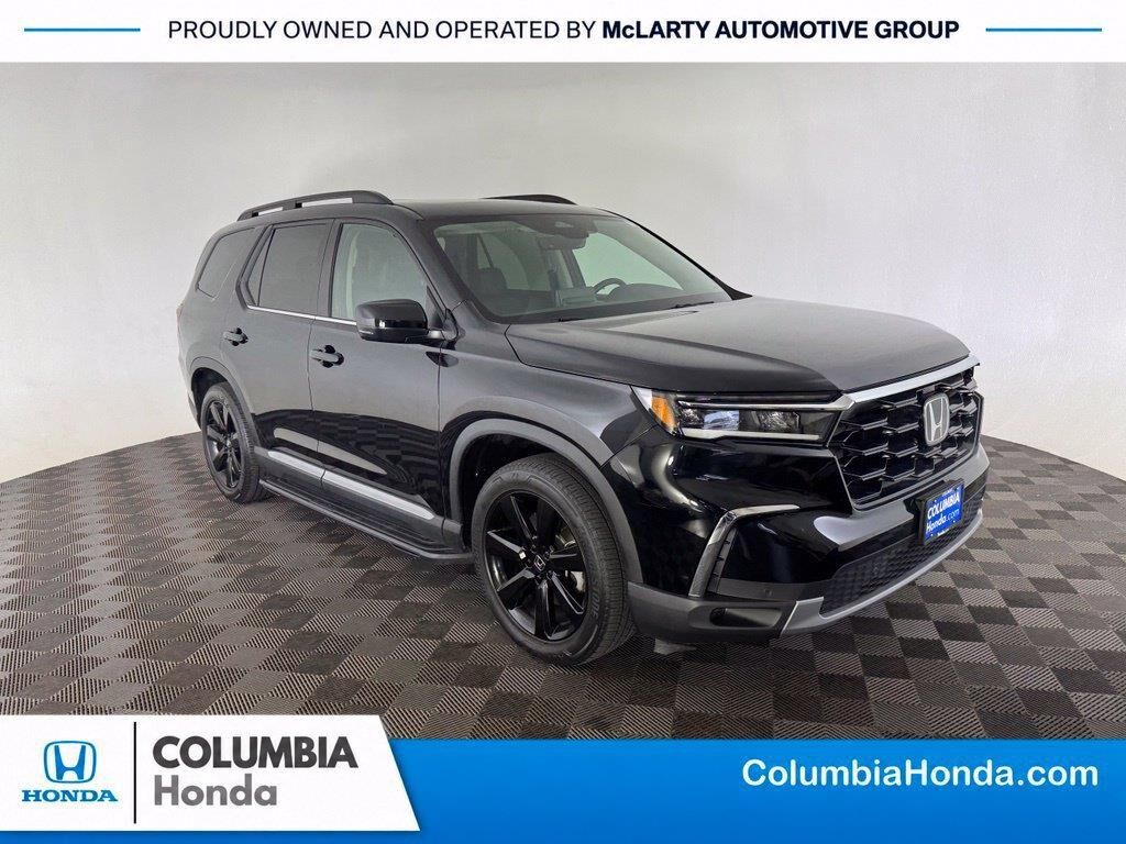 2024 Honda Pilot Touring — photo 1 of 12
