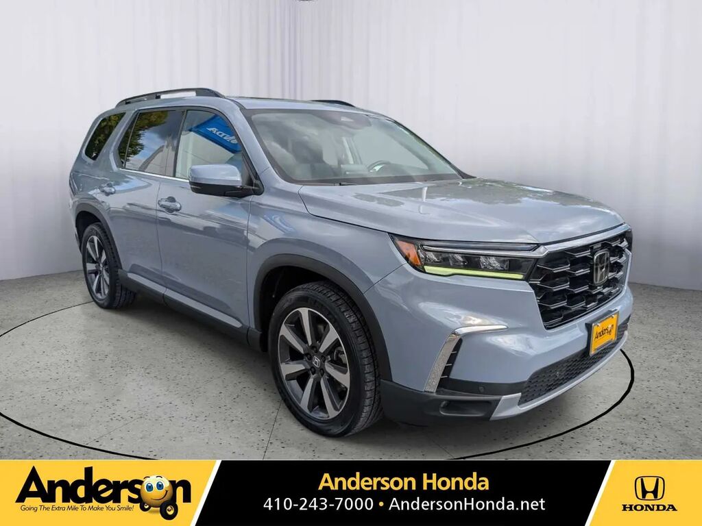 2024 Honda Pilot Touring — photo 1 of 13