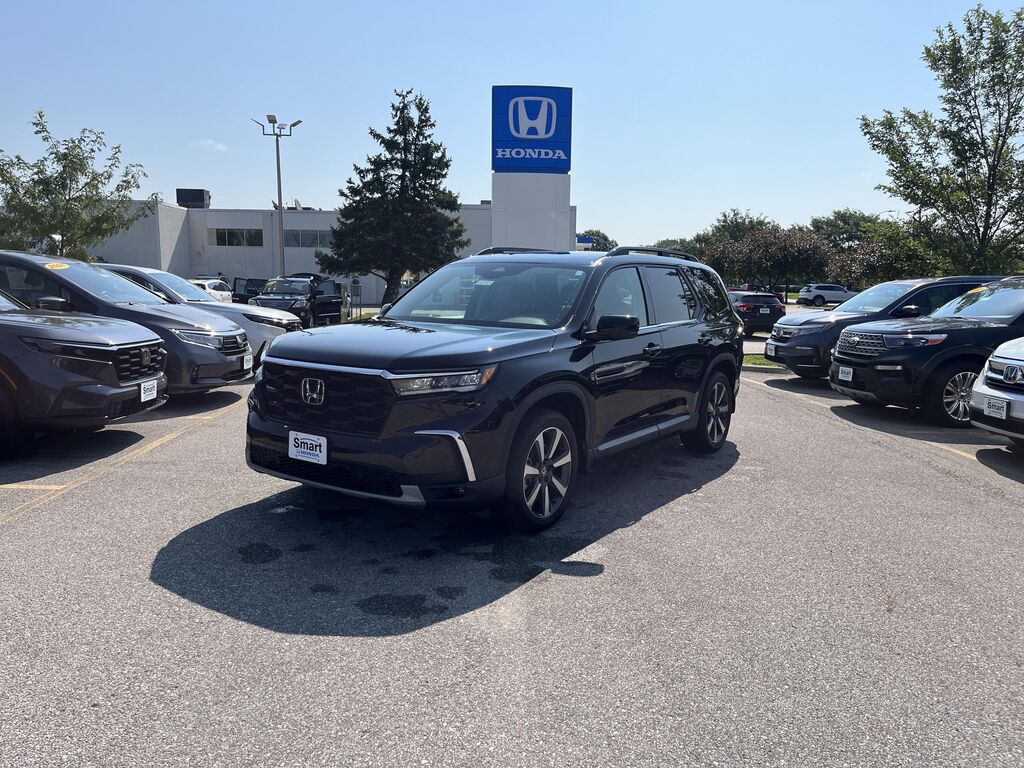 2024 Honda Pilot Touring — photo 1 of 13