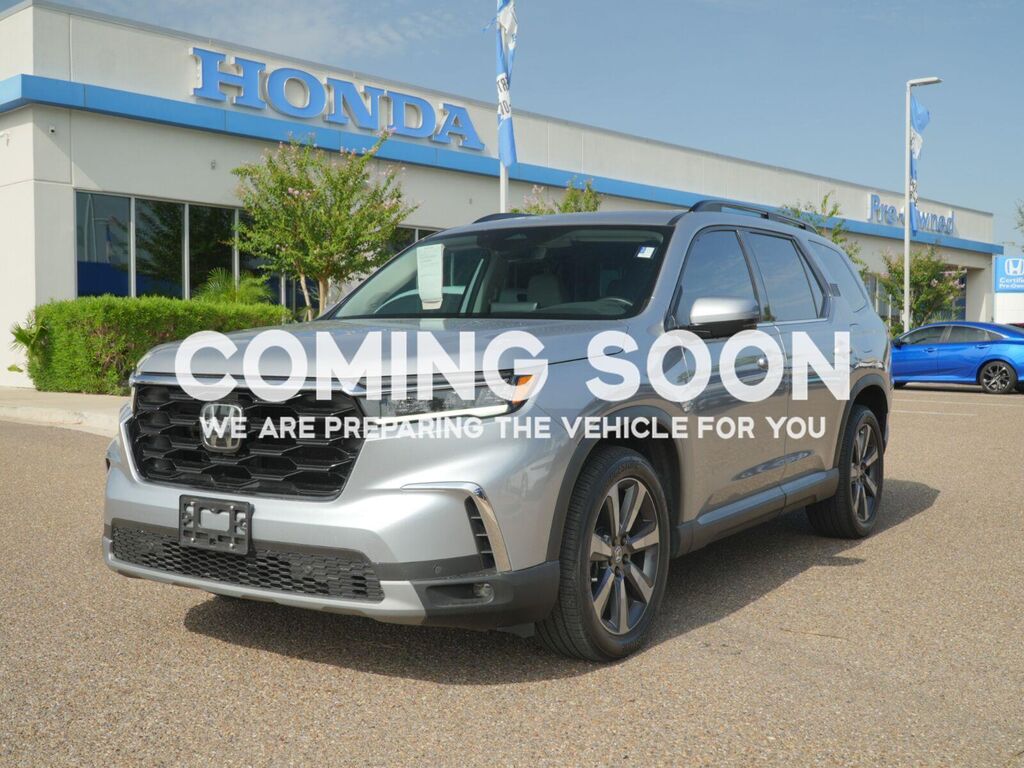 2025 Honda Pilot Touring — photo 1 of 13
