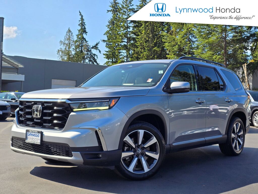 2025 Honda Pilot AWD Touring — photo 1 of 7