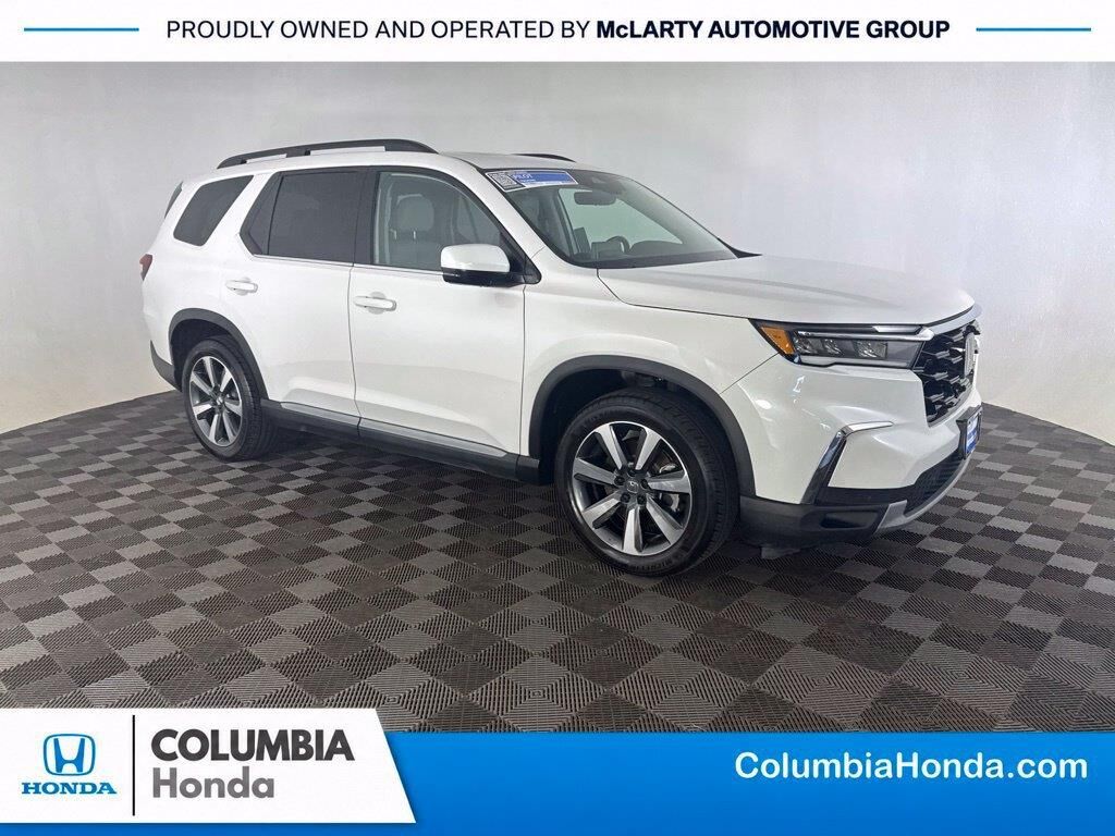 2025 Honda Pilot Touring — photo 1 of 13