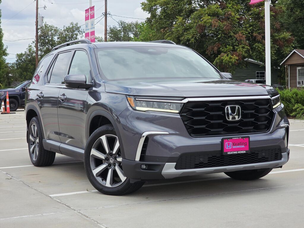 2023 Honda Pilot Touring — photo 1 of 13