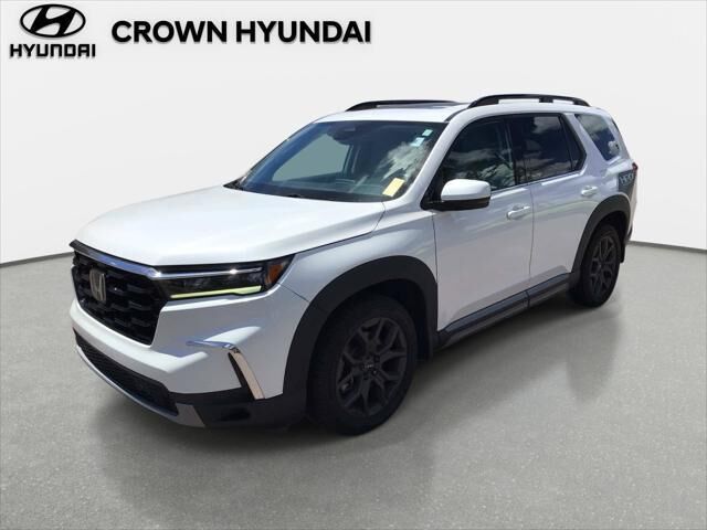 2023 Honda Pilot Touring — photo 1 of 10
