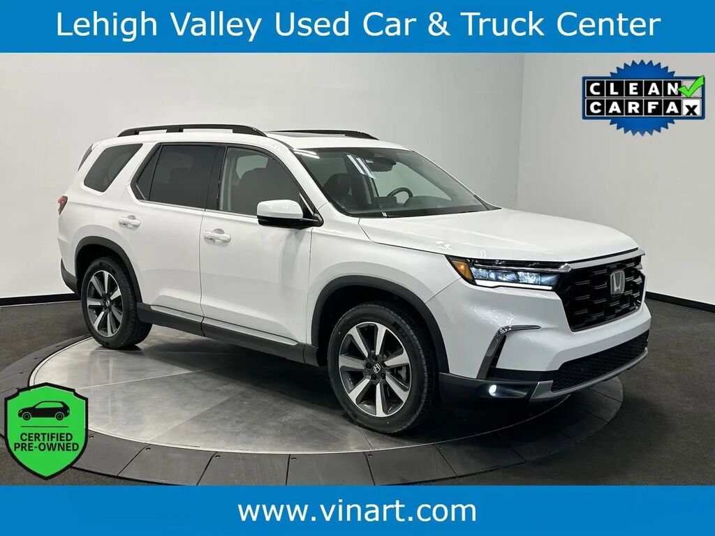 2023 Honda Pilot Touring — photo 1 of 13
