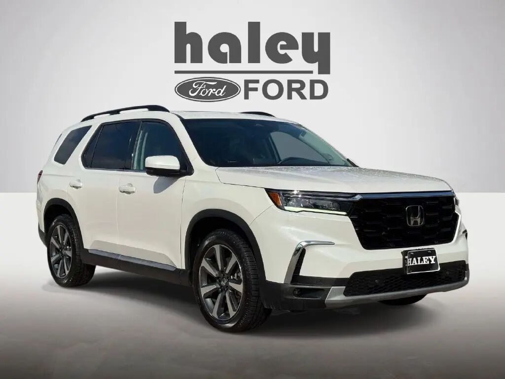 2024 Honda Pilot Touring — photo 1 of 12