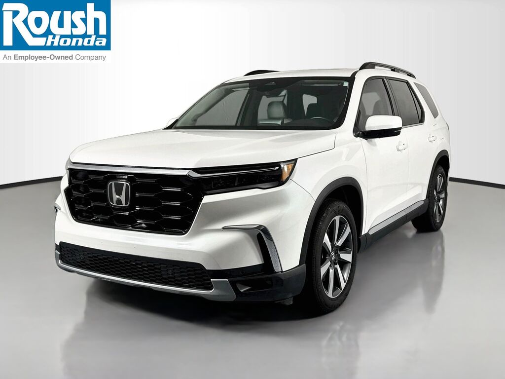 2024 Honda Pilot AWD TRG — photo 1 of 7