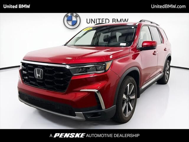 2025 Honda Pilot Touring — photo 1 of 13
