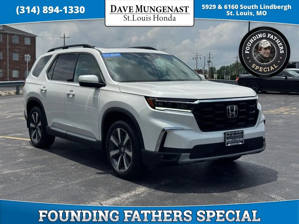 2025 Honda Pilot Touring — photo 1 of 13