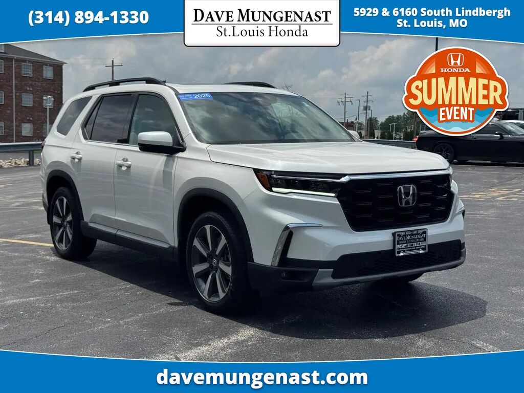 2025 Honda Pilot Touring — photo 1 of 13