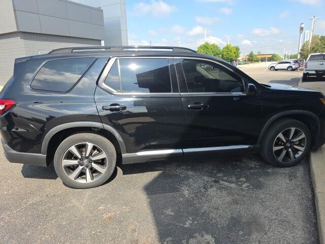 2023 Honda Pilot Touring — photo 1 of 26