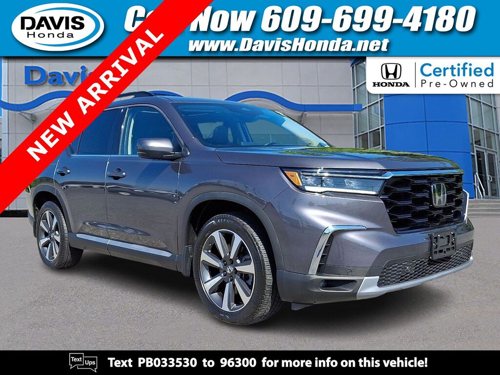 2023 Honda Pilot AWD TRG — photo 1 of 7
