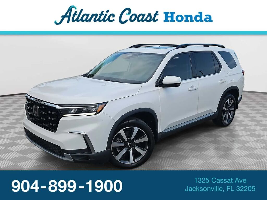 2023 Honda Pilot Touring — photo 1 of 13