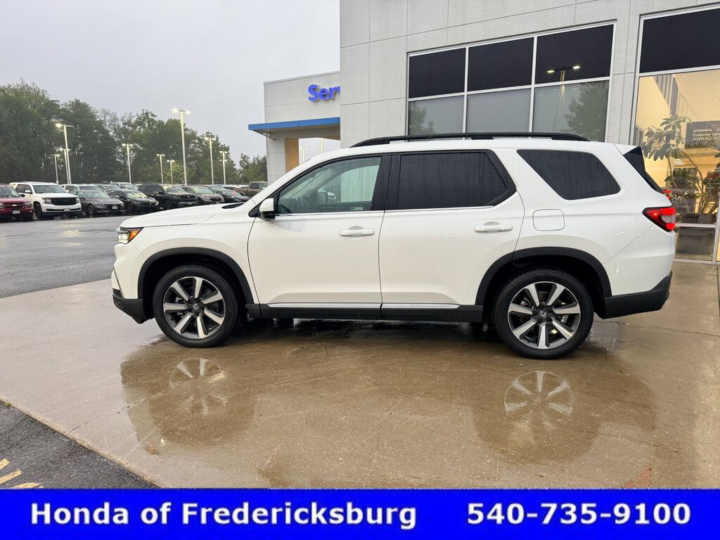 2024 Honda Pilot AWD TRG — photo 1 of 6