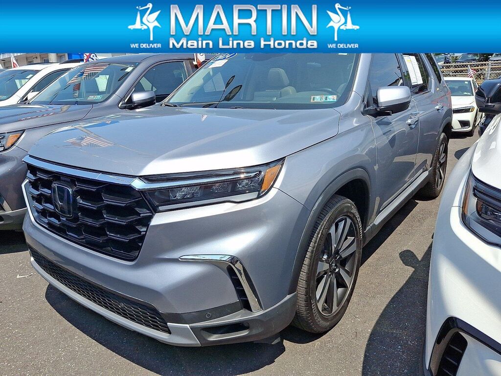 2024 Honda Pilot Touring — photo 1 of 13