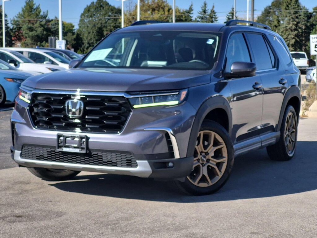 2024 Honda Pilot Touring — photo 1 of 13
