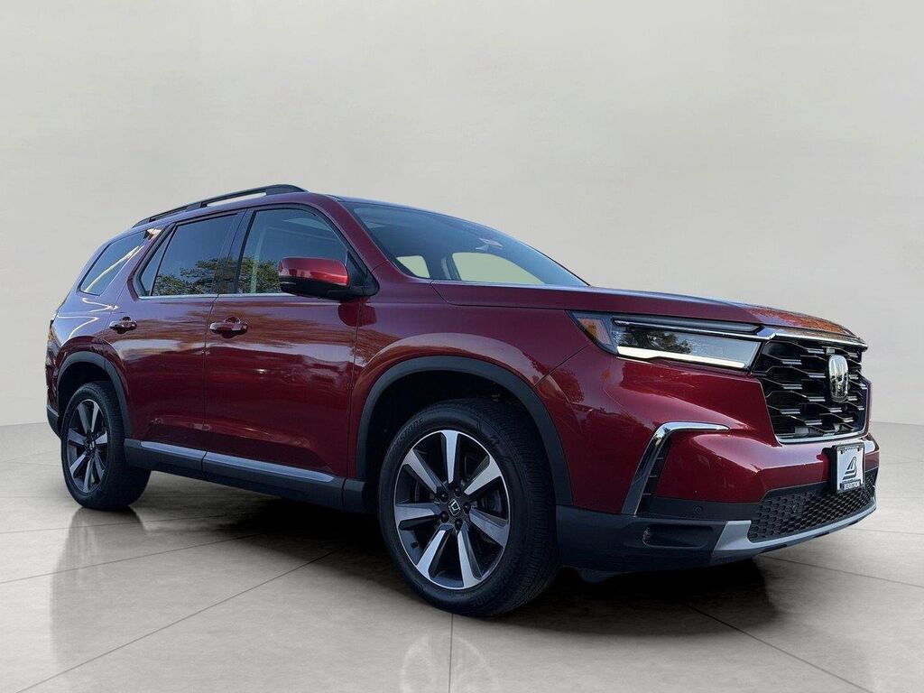 2024 Honda Pilot Touring — photo 1 of 13