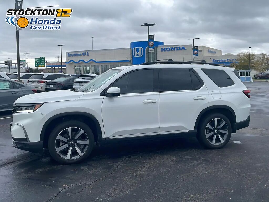 2024 Honda Pilot Touring — photo 1 of 13