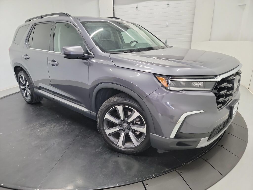 2025 Honda Pilot Touring — photo 1 of 13