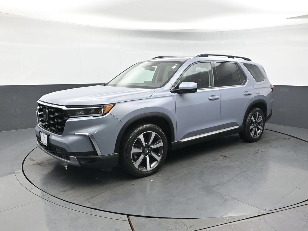 2025 Honda Pilot AWD TRG — photo 1 of 7