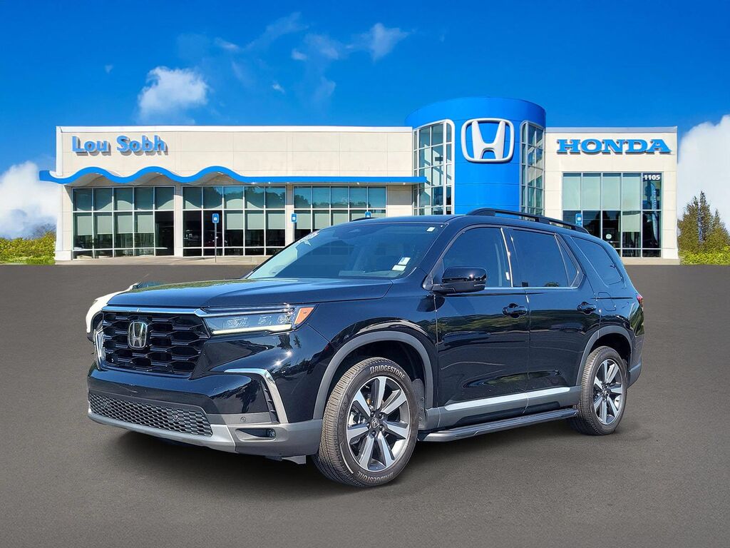 2025 Honda Pilot Touring — photo 1 of 13