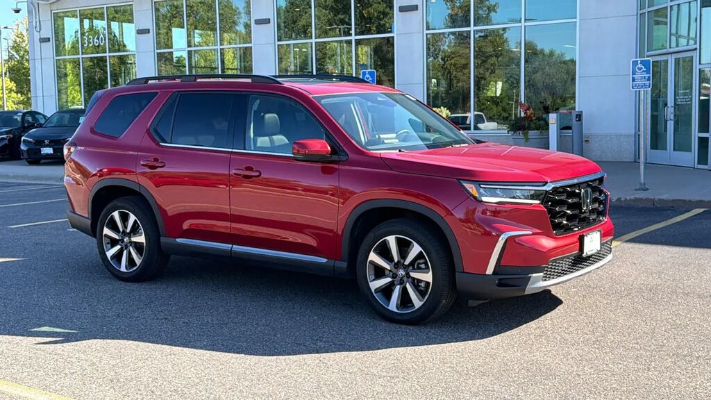 2025 Honda Pilot Touring — photo 1 of 13