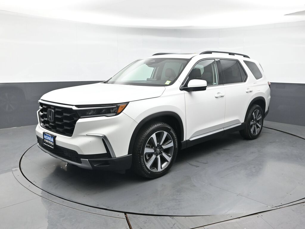 2023 Honda Pilot AWD TRG — photo 1 of 7