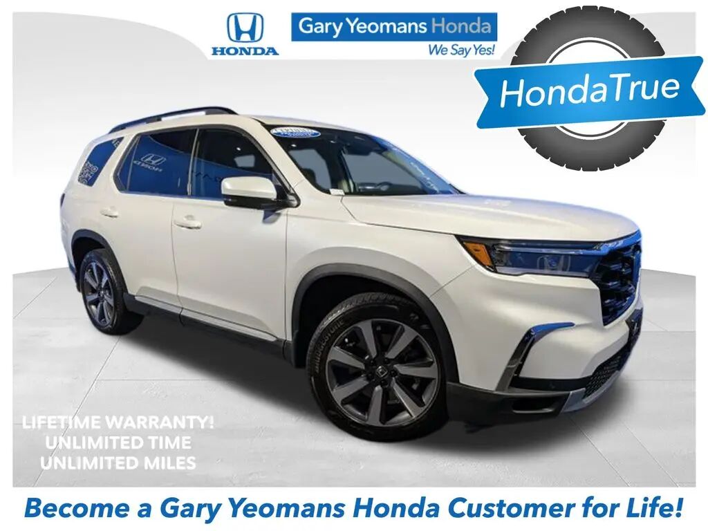 2024 Honda Pilot Touring — photo 1 of 10