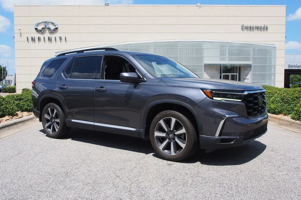 2024 Honda Pilot Touring — photo 1 of 13