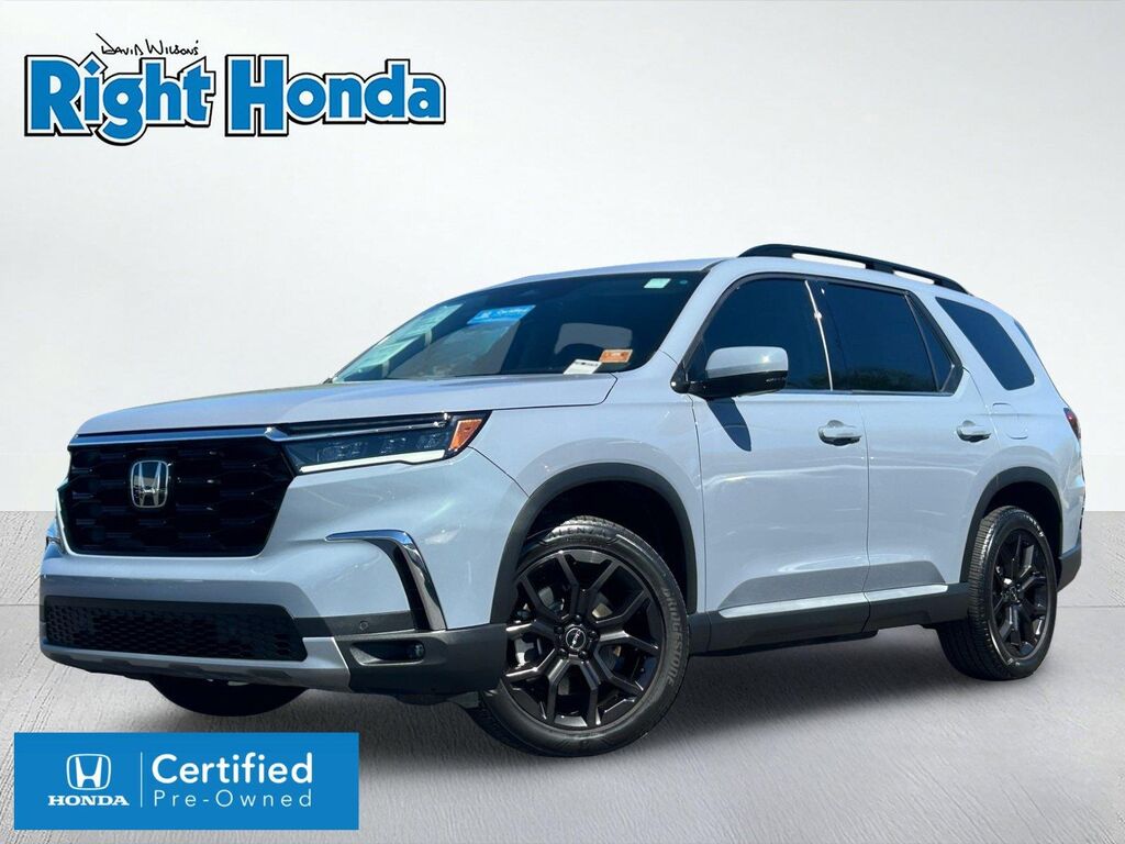 2025 Honda Pilot Touring — photo 1 of 13