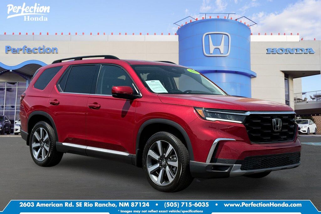 2025 Honda Pilot Touring — photo 1 of 13
