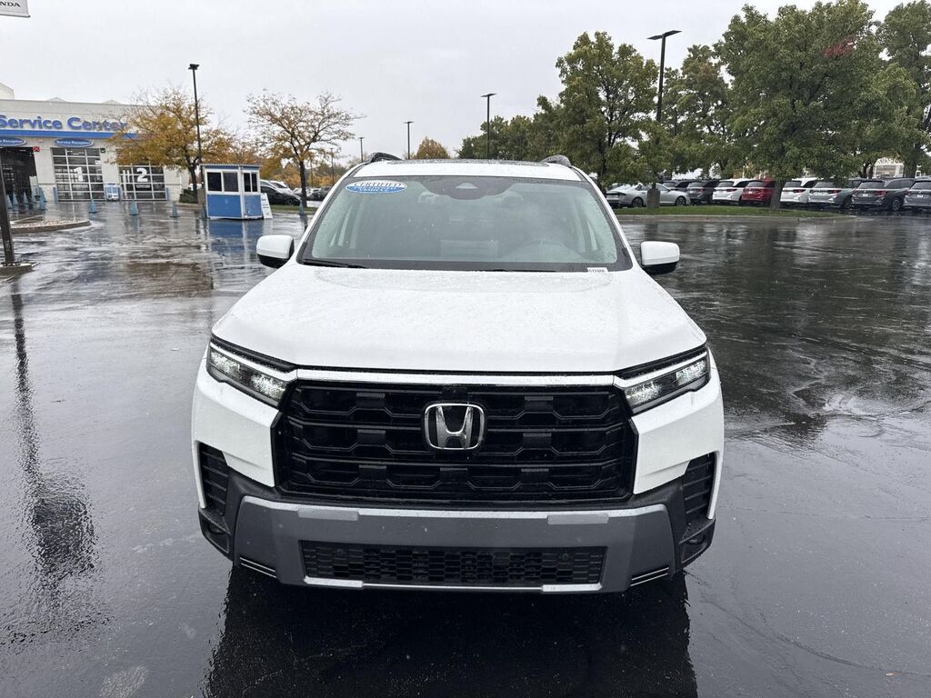 2026 Honda Pilot AWD Touring Blackout — photo 1 of 6