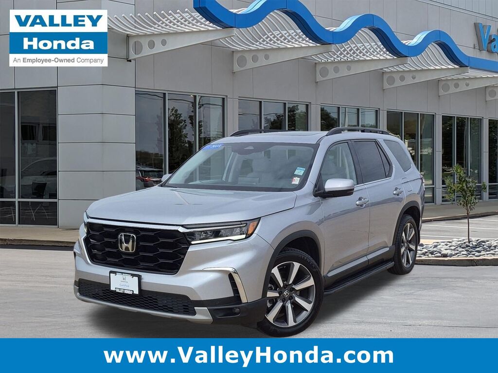2023 Honda Pilot AWD TRG — photo 1 of 7