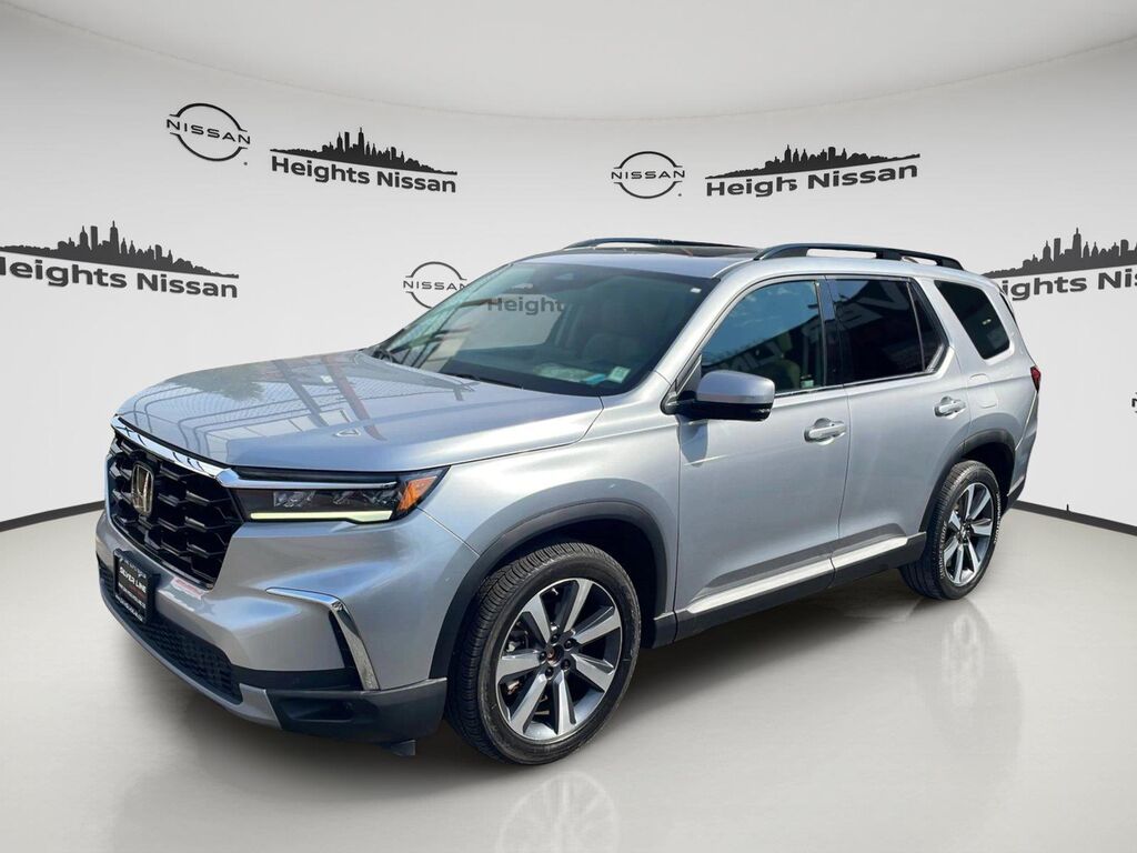 2023 Honda Pilot Touring — photo 1 of 13
