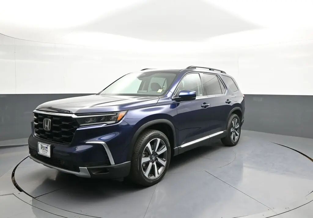2024 Honda Pilot Touring — photo 1 of 12