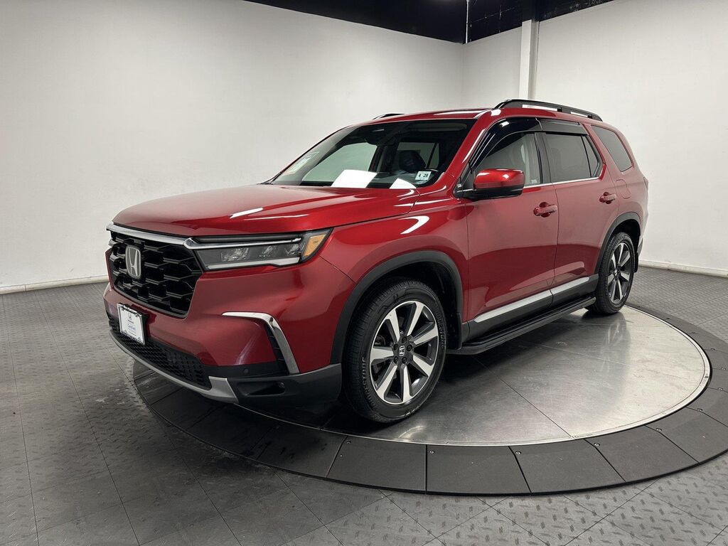 2024 Honda Pilot Touring — photo 1 of 13