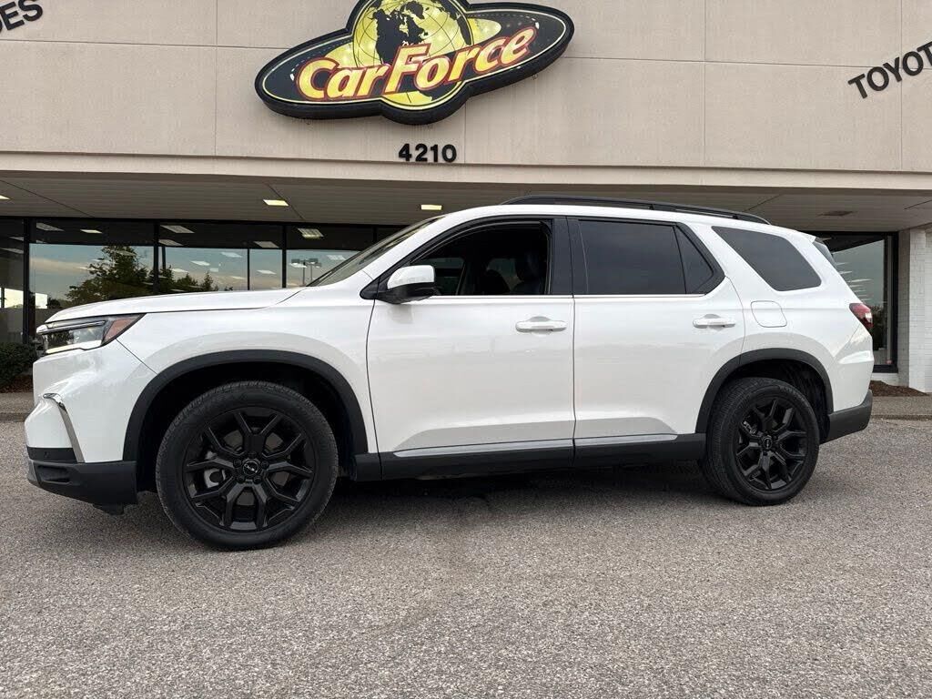 2025 Honda Pilot Touring — photo 1 of 27