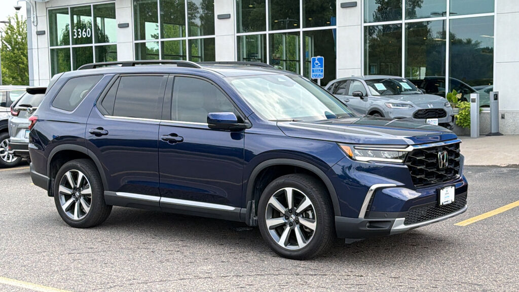 2025 Honda Pilot AWD TRG — photo 1 of 7